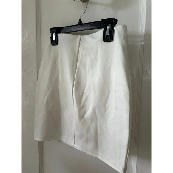 CantonWalker Women’s size x-small white skirt - Picture 4 of 5